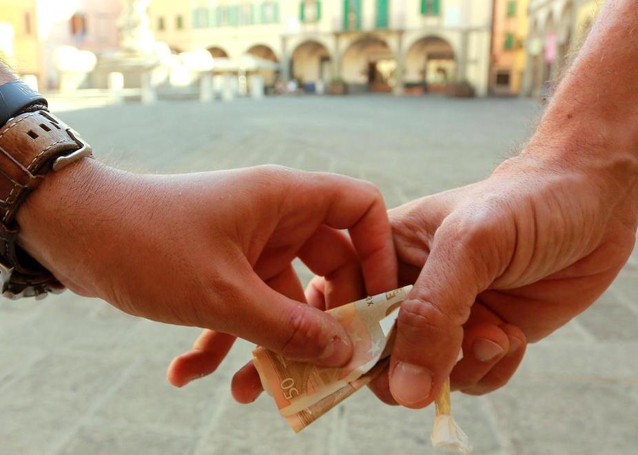 Piccoli spacciatori, allarme per i giovanissimi 