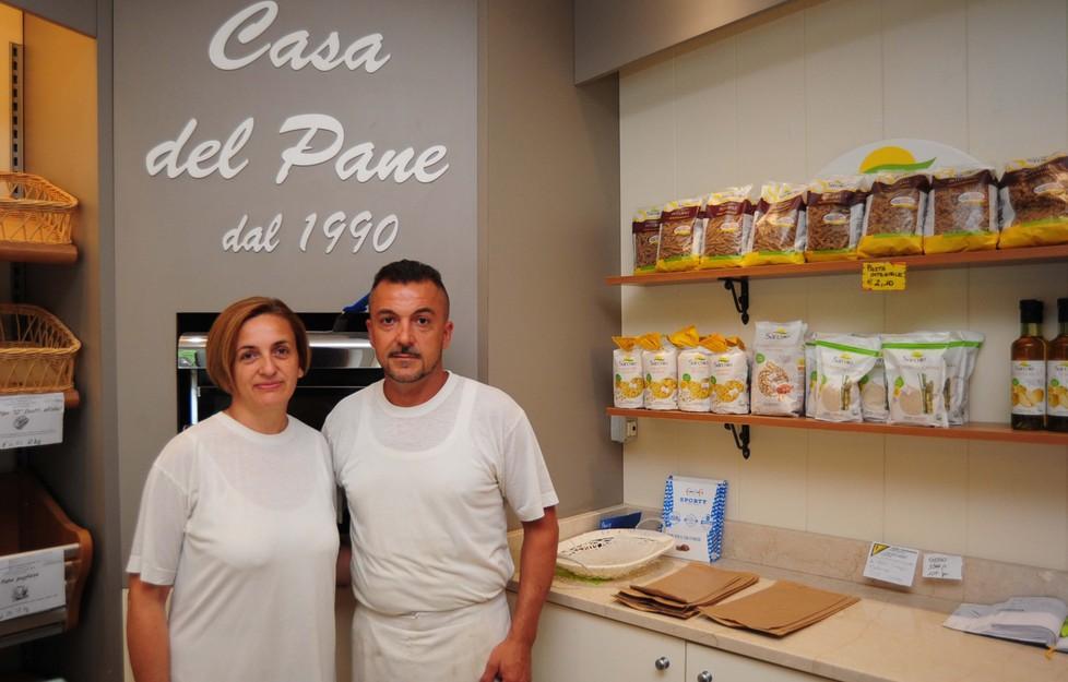 Fossoli di Carpi: Casa del pane. Corrado e Licia, dal pane ai biscotti 