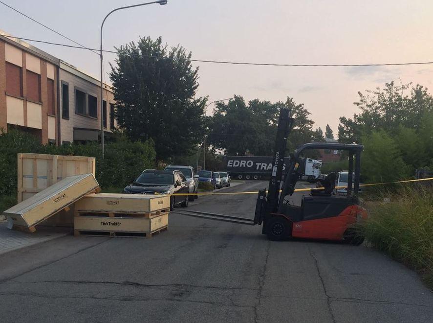 Stoline, furto da 30mila euro Strada bloccata con i bancali