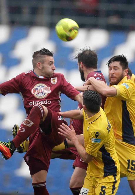 In settemila allo stadio per spingere la Reggiana 