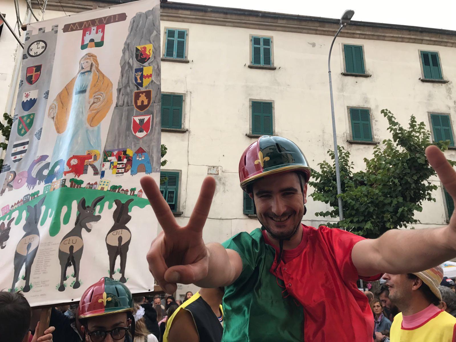 Daniele Pineschi detto Pupo, il fantino del rione Centro che ha trionfato al Palio dei ciuchi di Roccastrada edizione 2017