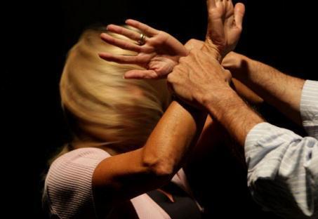 Abusi contro le donne, un caso al giorno 