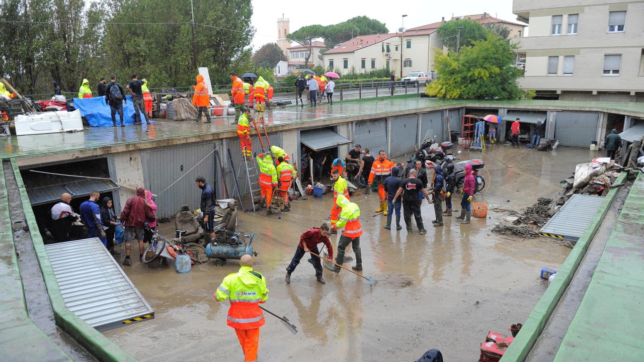 Livorno dopo il nubifragio: protezione civile al lavoro con 400 persone, in arrivo 60 militari della Folgore