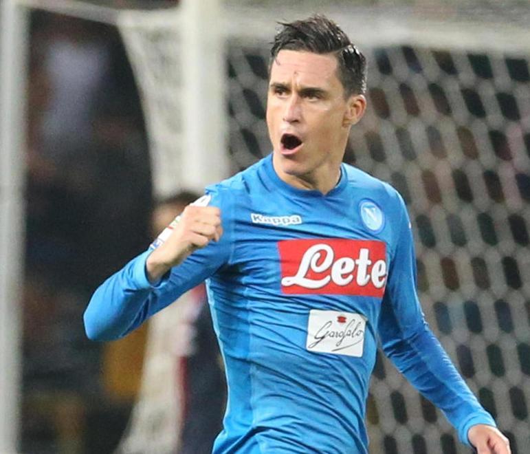 Il Napoli stende il Bologna nel finale e tiene il passo delle grandi