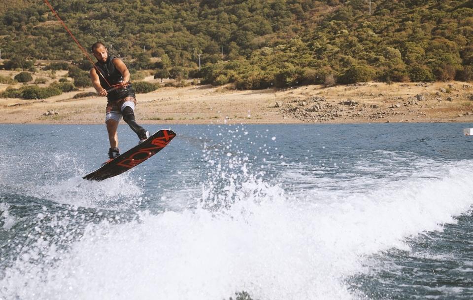 Secci emoziona sul wakeboard 