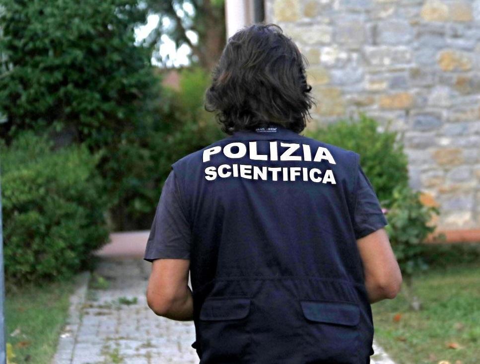 Pensionato ucciso in casa con decine di coltellate, il cadavere ritrovato dopo giorni 