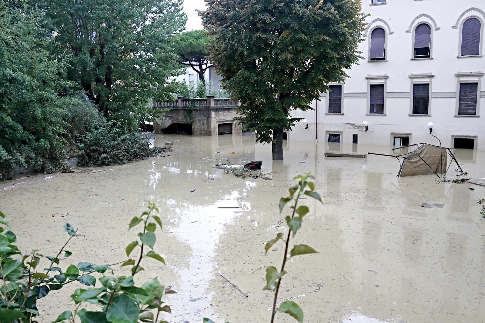 La palazzina di via Sauro in cui sono morte quattro persone 