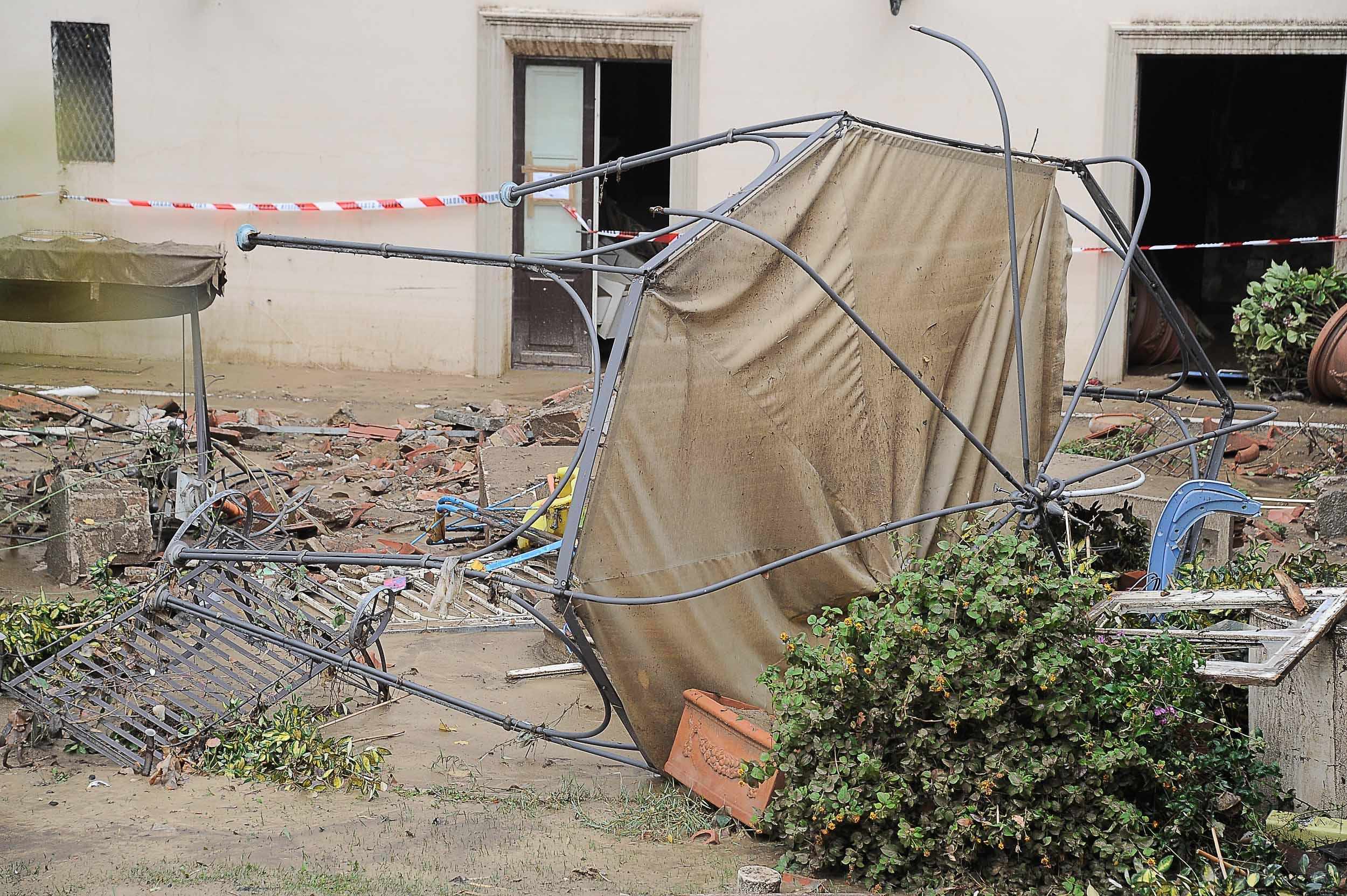Alluvione a Livorno, la procura indaga per omicidio e disastro colposo  