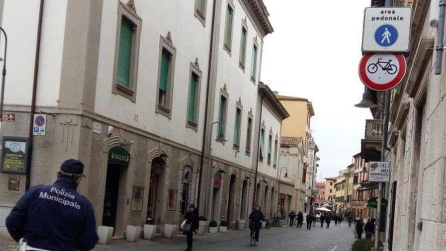Allargare l’area pedonale in centro storico