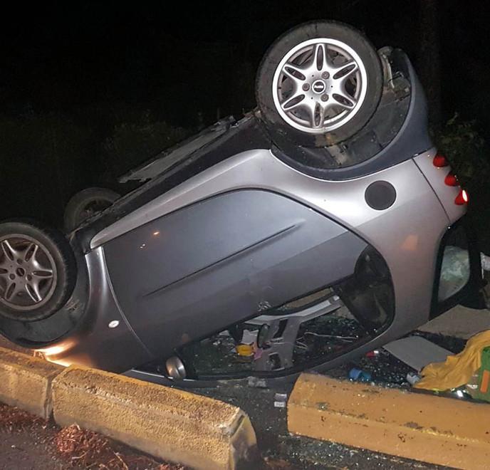 Beve troppo e finisce fuori strada