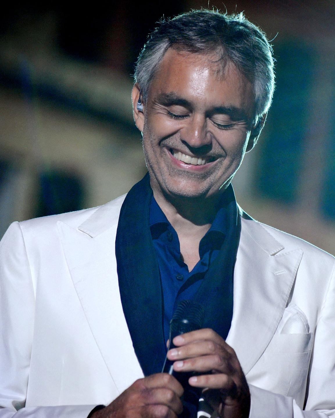 Bocelli in concerto a Pisa diretto dal robot YuMi