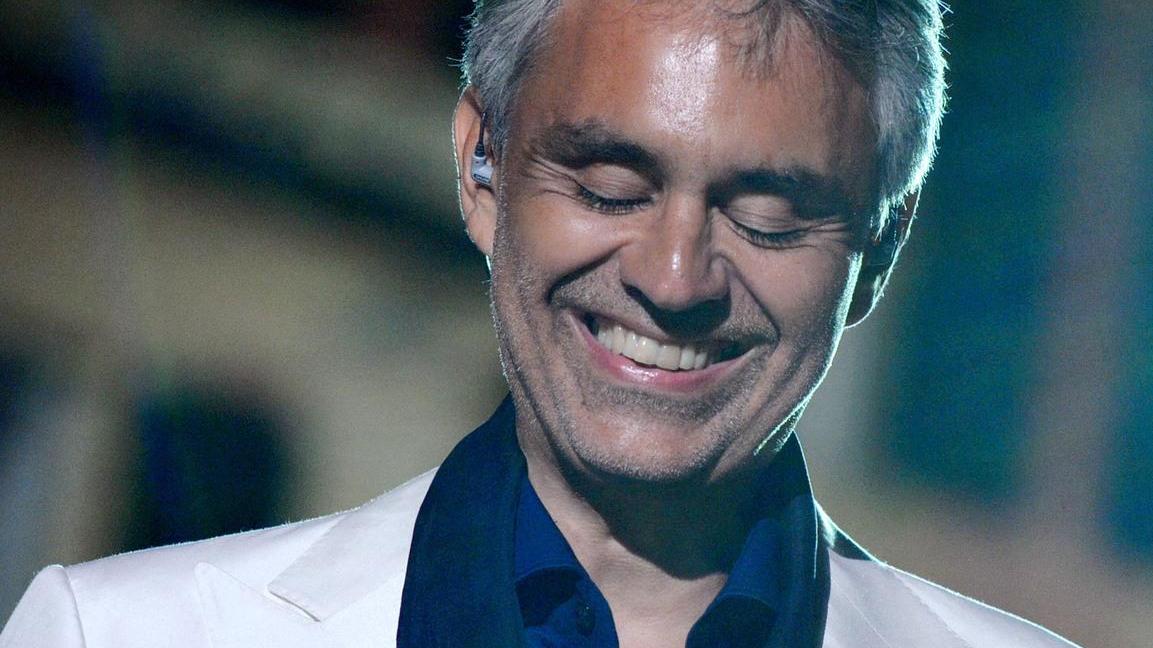 Bocelli in concerto a Pisa diretto dal robot YuMi