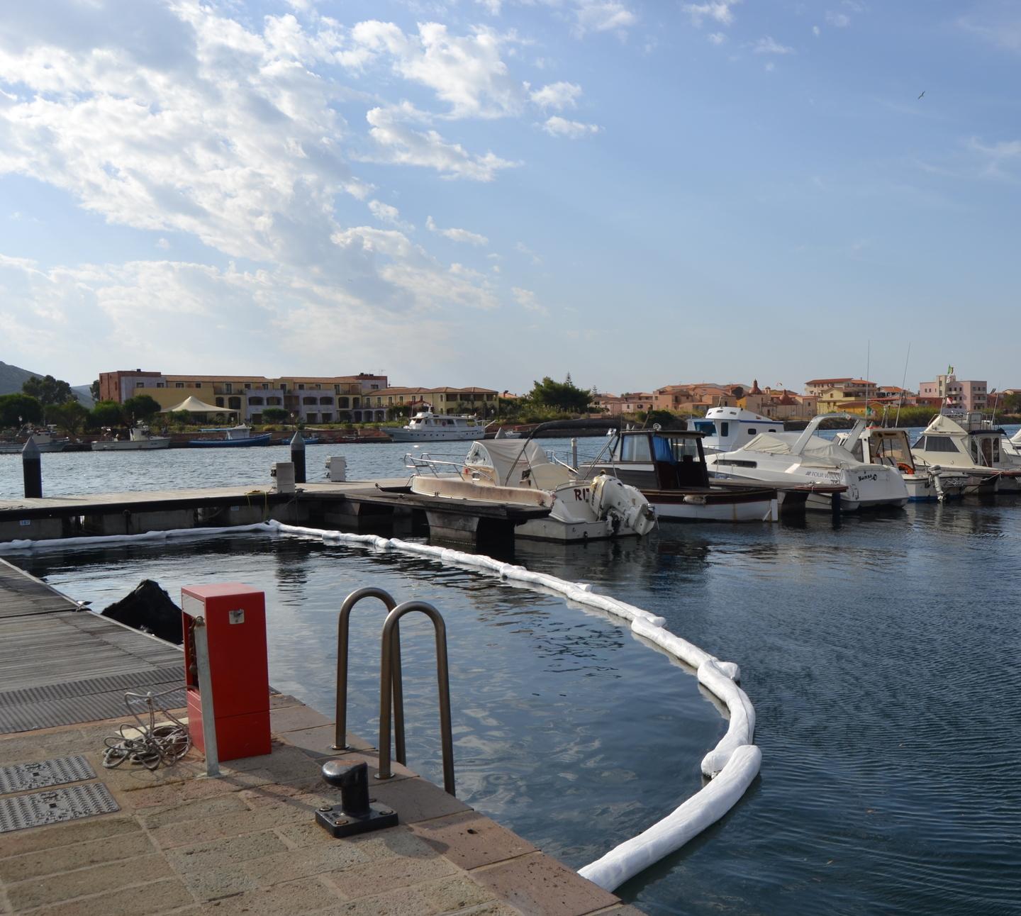 Peschereccio andò a fuoco guai per la Porto di Bosa 