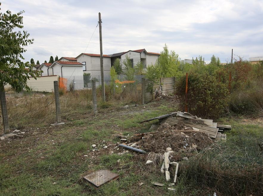 Saliceto Panaro: rifiuti, degrado e anche set per foto hard 