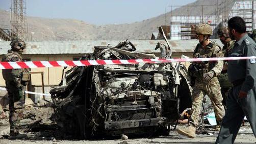 Kamikaze a Kabul vicino stadio, 3 morti