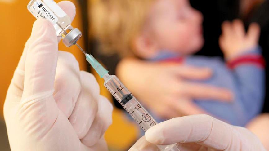 Vaccini, 2.000 bimbi “osservati speciali”