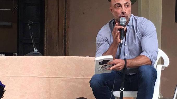Una folta platea a sei zampe per Cozzolino e il suo Arturo
