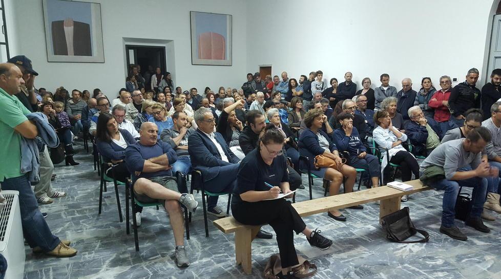 Migranti, residenti contro le coop 