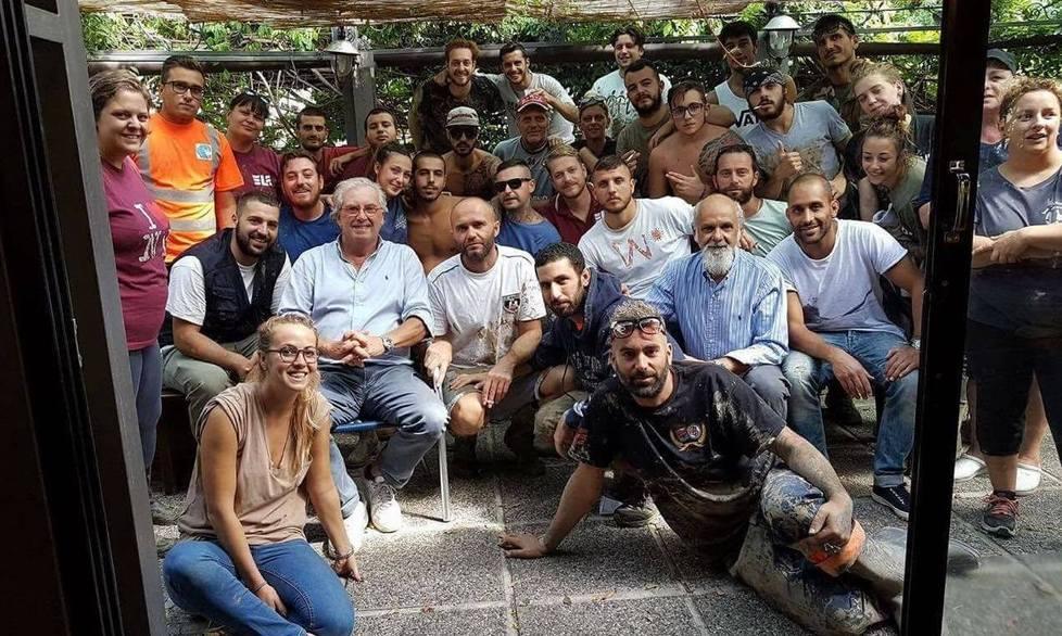 I ragazzi della Curva ancora al lavoro