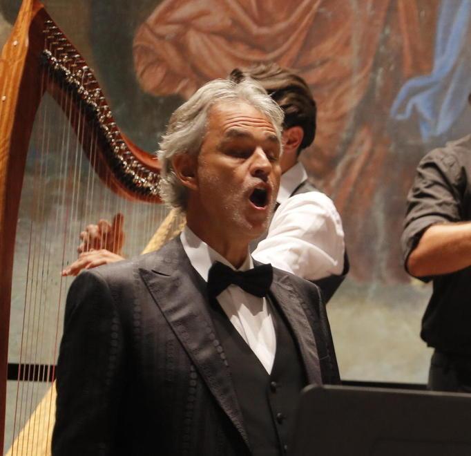 Bocelli da Pisa dedica l’Ave Maria ai livornesi