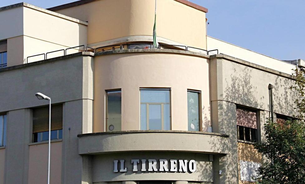 Bandiera a mezz’asta al Tirreno