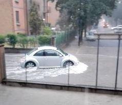 «Poca manutenzione, se piove via Repubblica diventa un lago» 