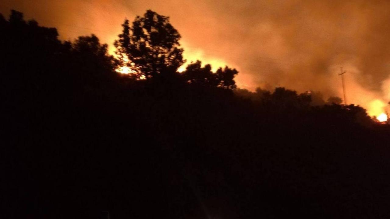 Incendiari in azione case evacuate a Jerzu 