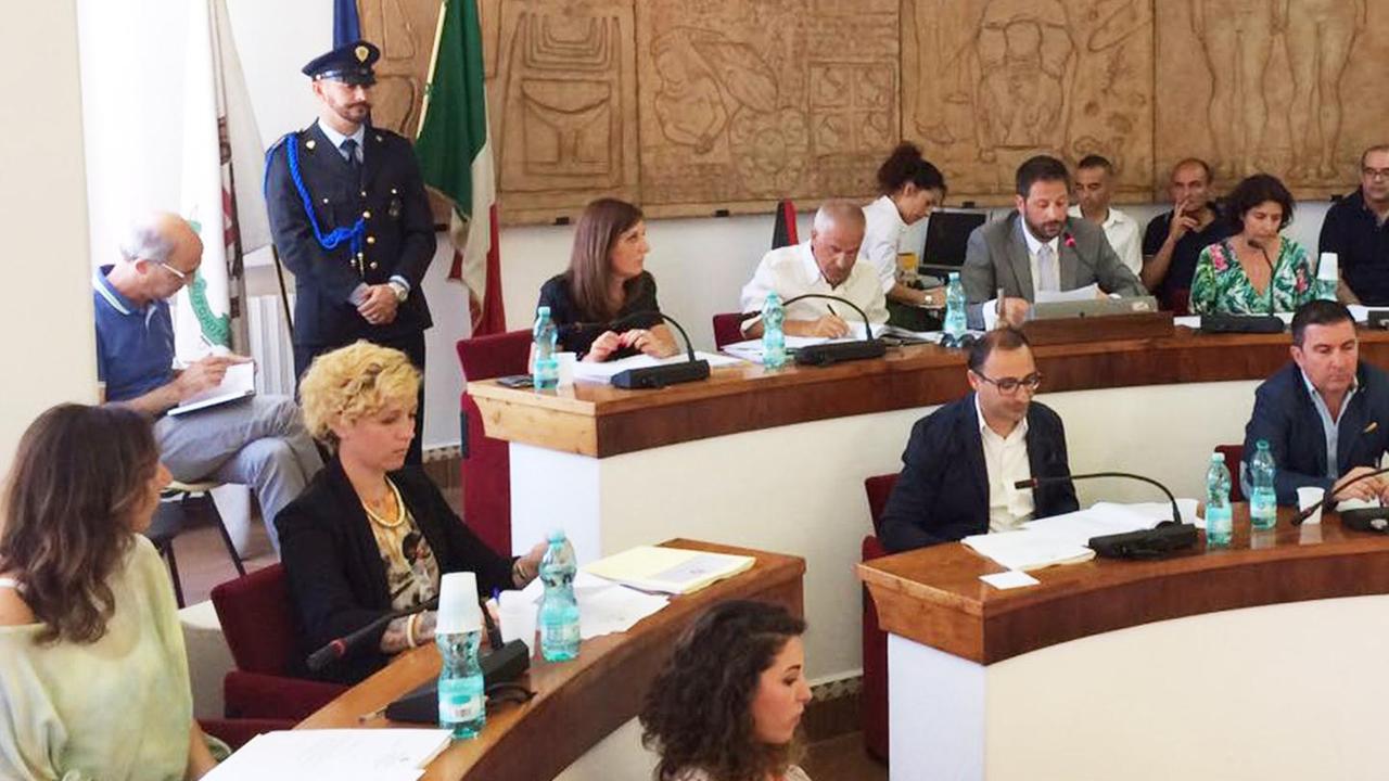 Geseco, niente dibattito in aula