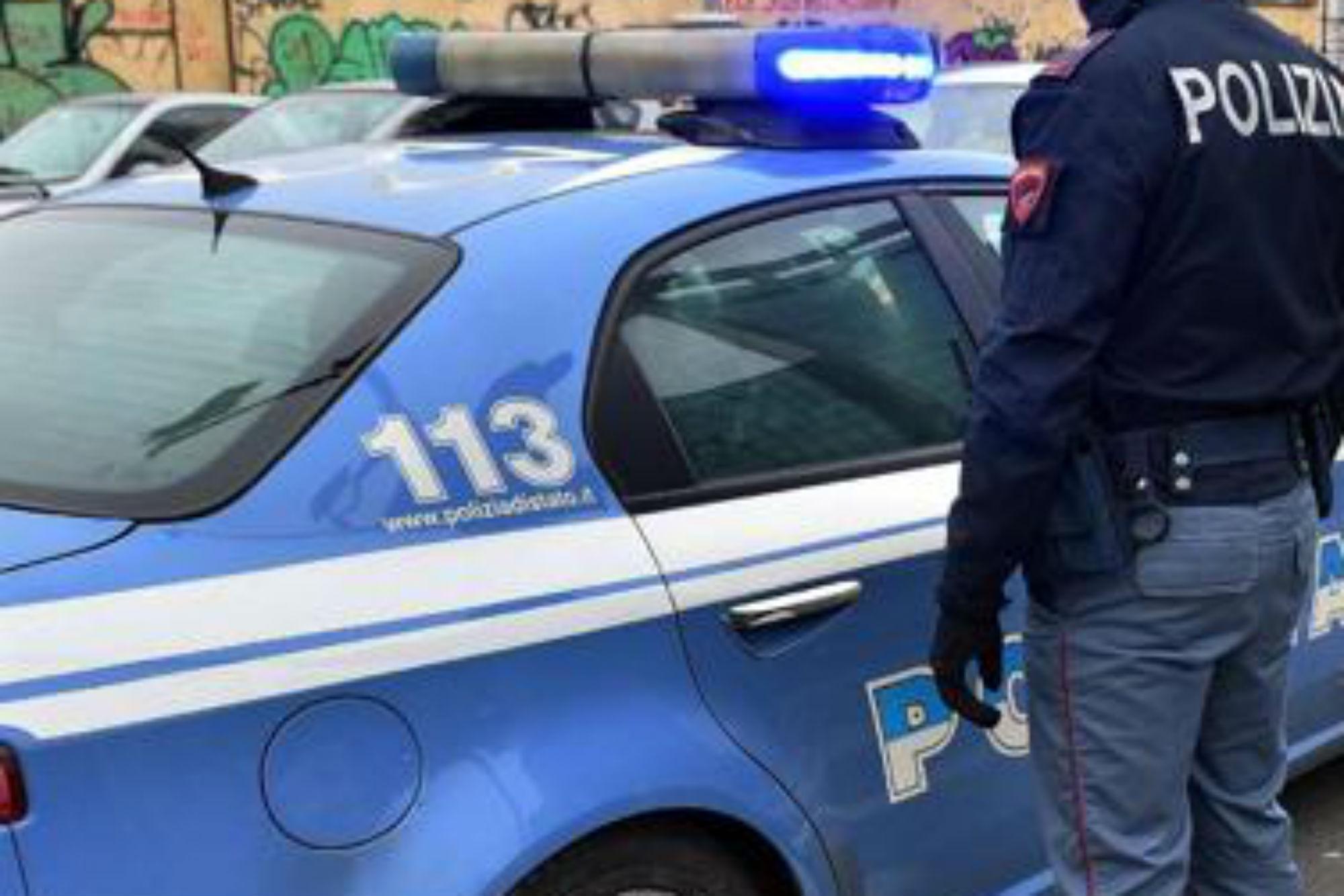 Sul posto è intervenuta la polizia che ha identificato la donna