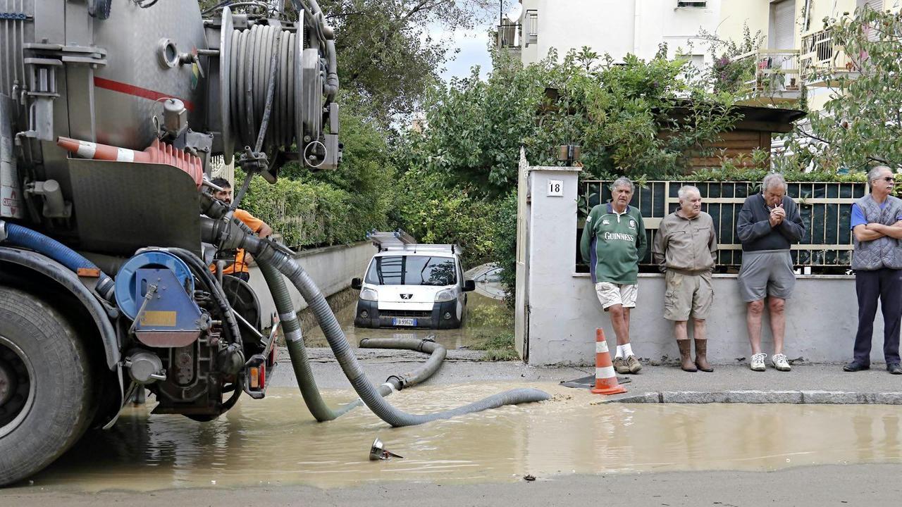 Rinviato il "mercatino del venerdì" di via Allende
