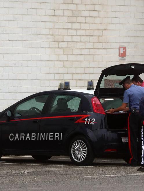 Ragazzino trovato a viaggiare con coltello e tenaglia 