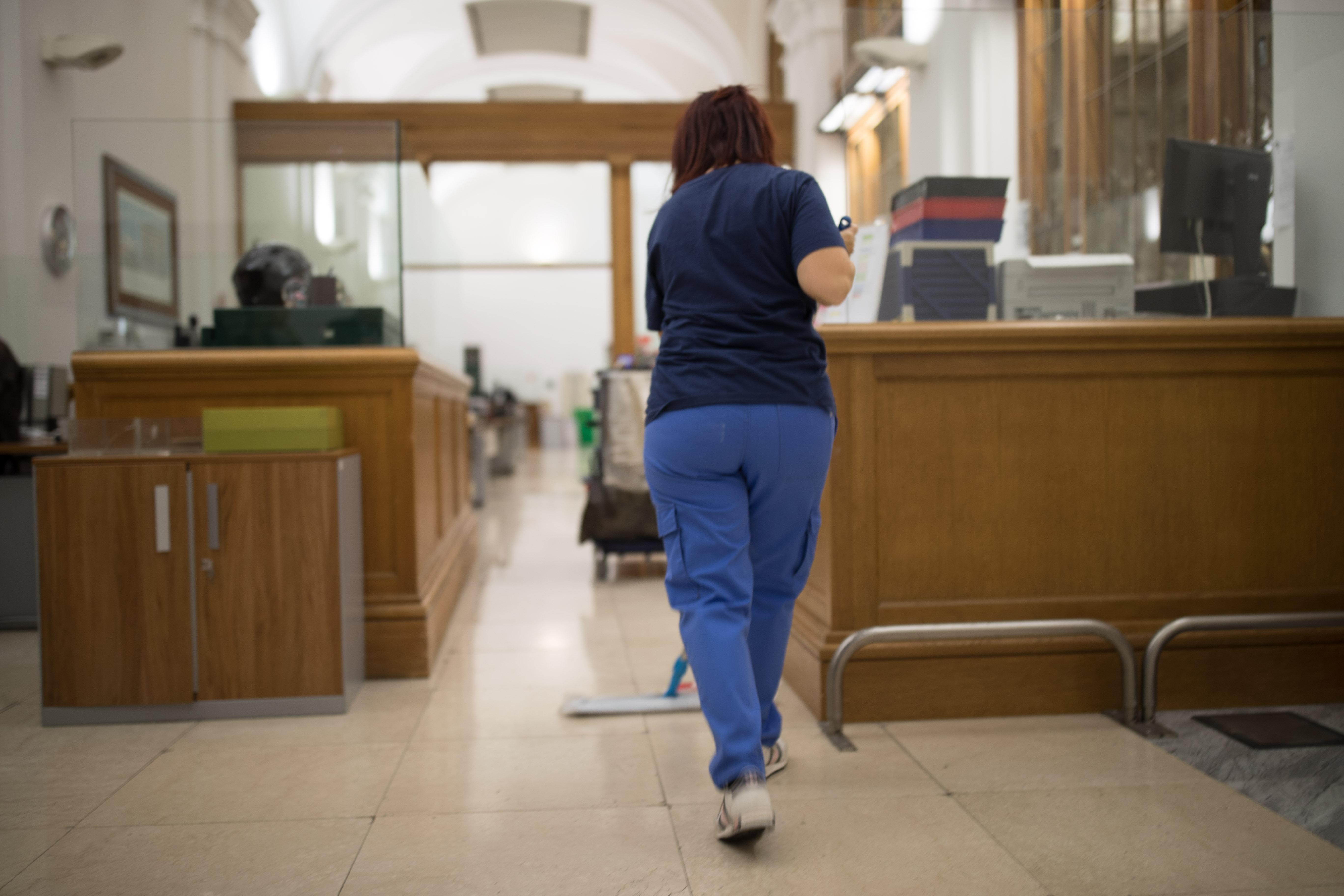 Sfruttati per contratto. Lavoratori pagati meno di 5 euro all’ora 
