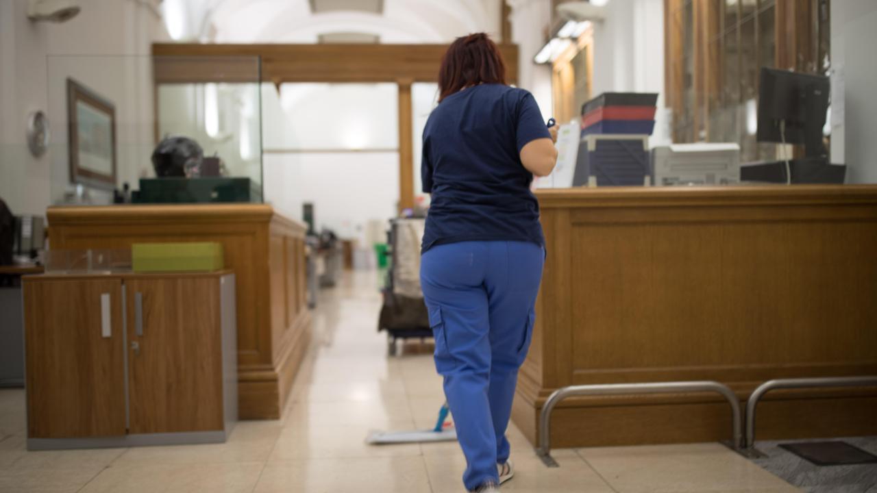 Sfruttati per contratto. Lavoratori pagati meno di 5 euro all’ora