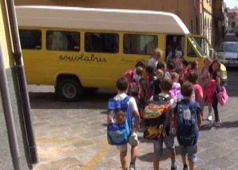 Primo giorno in classe senza scuolabus 