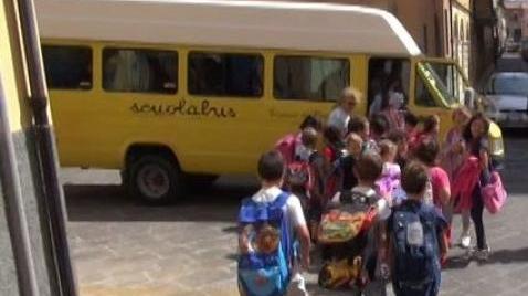 Primo giorno in classe senza scuolabus