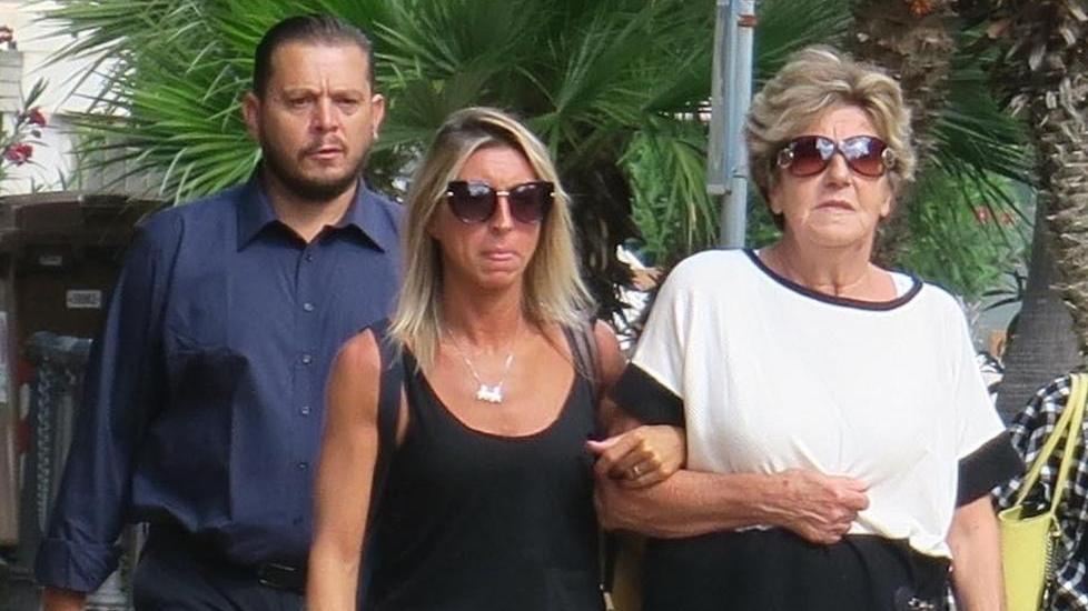 Alluvione di Livorno, i funerali delle vittime: l’ultima discesa nel cuore di Luisa dopo 50 anni d’amore