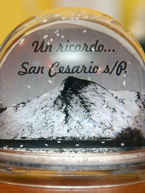 San Cesario Un “souvenir” speciale per il sindaco