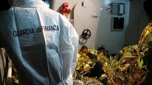Gdf soccorre algerini al largo Sardegna