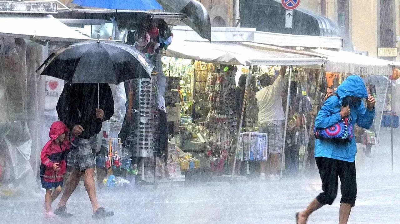 Maltempo in Toscana, nuova allerta "arancione" per temporali