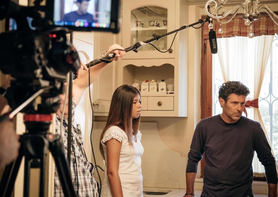 Luna Agostini insieme a Renato Raimo in una scena del cortometraggio