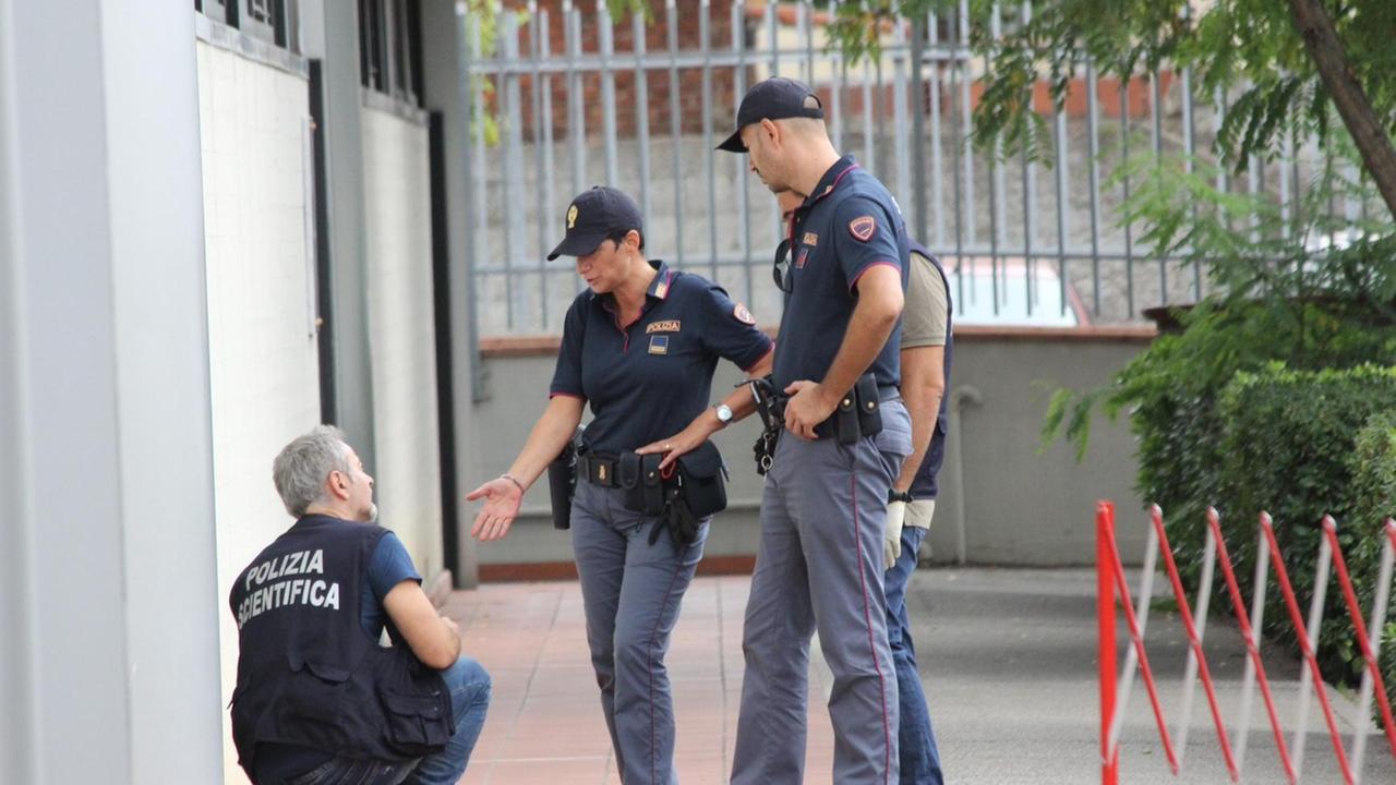 I rilievi della polizia scientifica (foto Batavia)