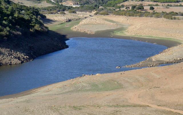 Un bacino idrico semivuoto