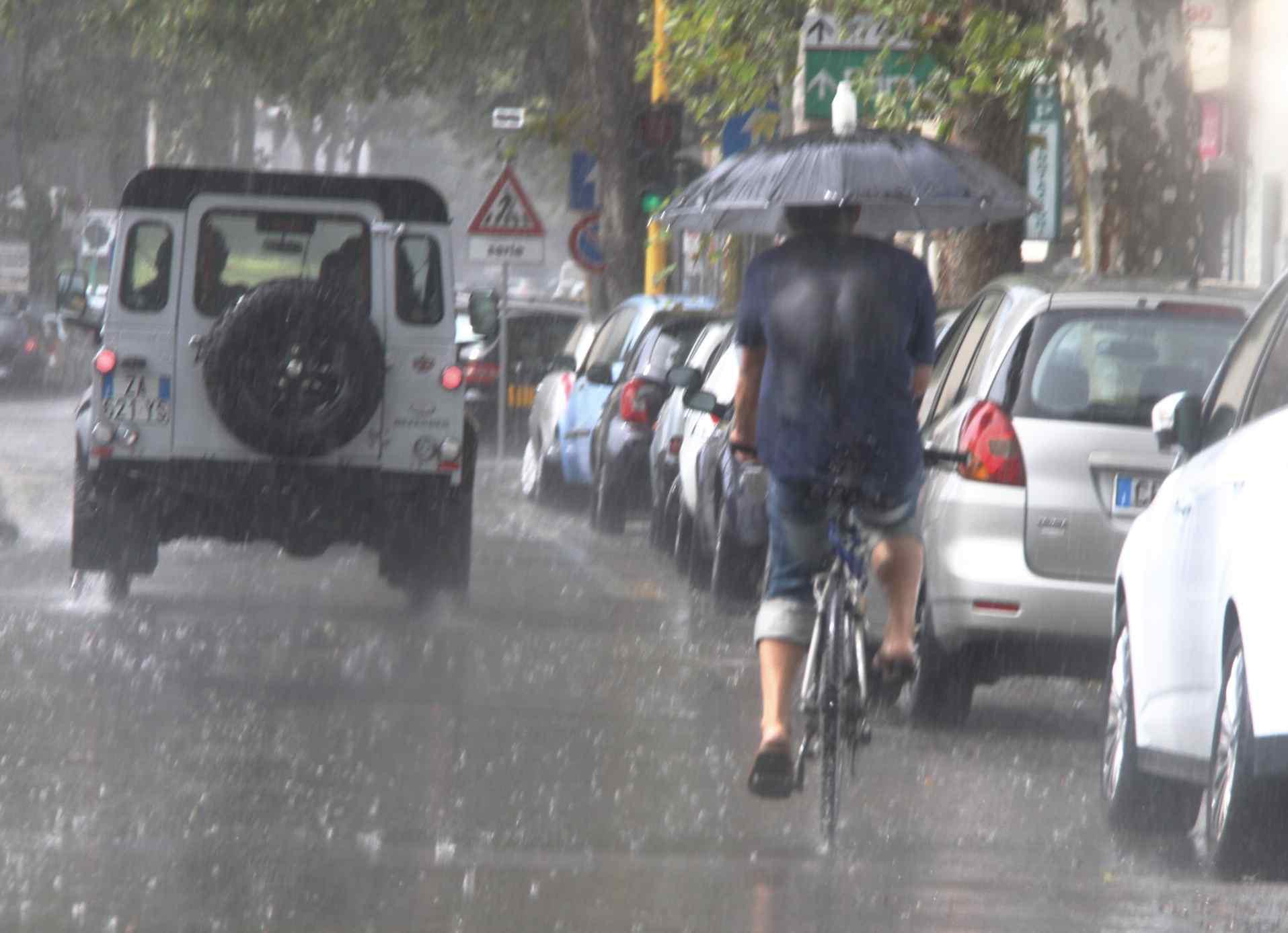 Previsti anche a Prato e provincia forti temporali