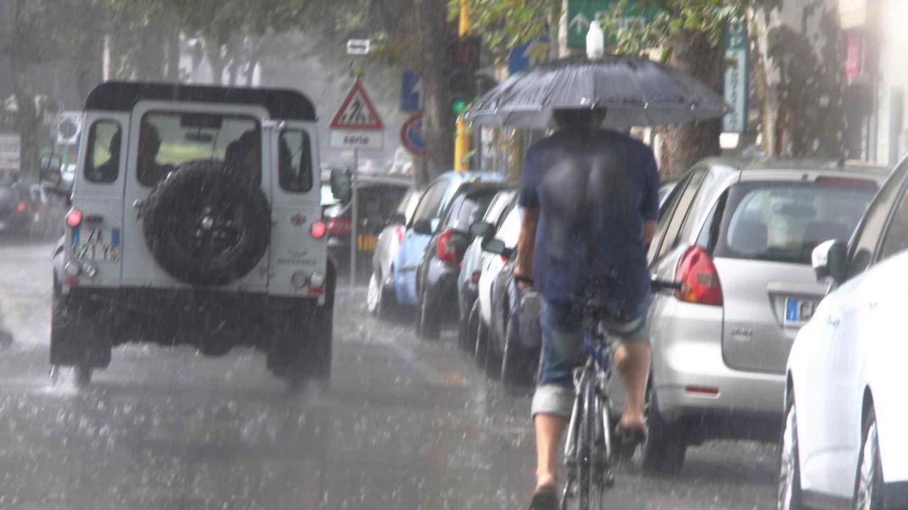 Previsti anche a Prato e provincia forti temporali