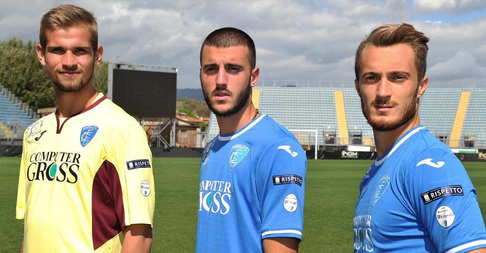 Maglie speciali e raccolte fondi per aiutare la gente di Livorno