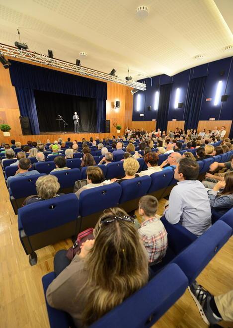 Stagione teatrale domani al Pacini presentazione-show 