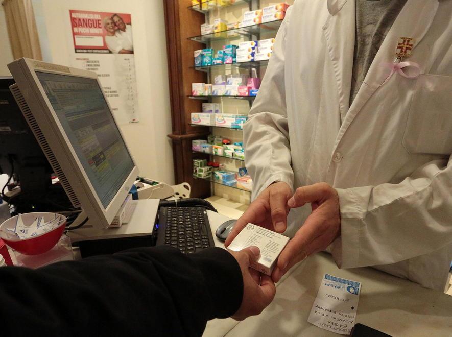 Medicinali, siamo spendaccioni e ignoranti 