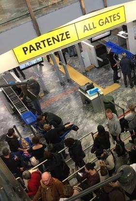 Cancellati due voli Ryanair per Alghero e per il Galilei