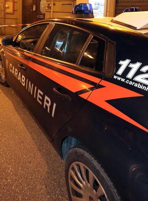 Picchiato per strada e soccorso di notte indagini sul movente 