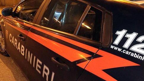 Picchiato per strada e soccorso di notte indagini sul movente